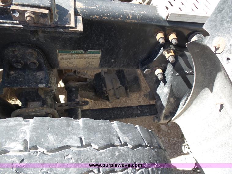 image for item J1260 2005 Freightliner Columbia semi truck