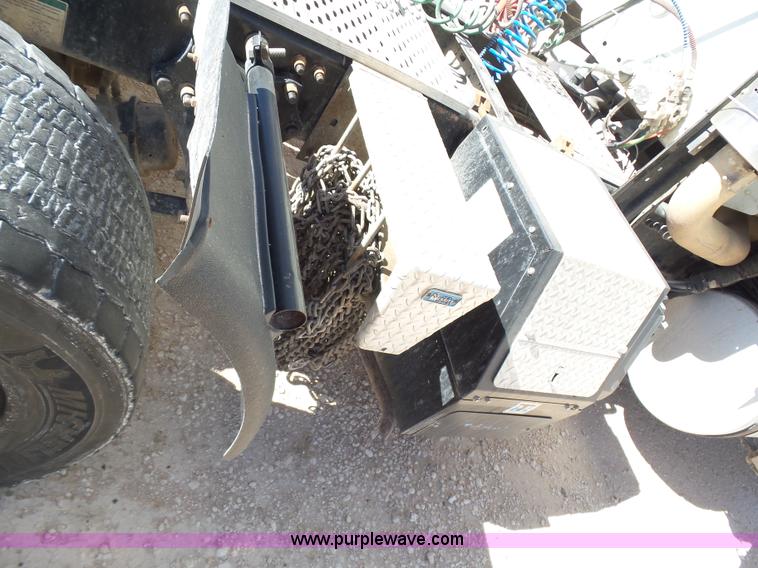 image for item J1260 2005 Freightliner Columbia semi truck