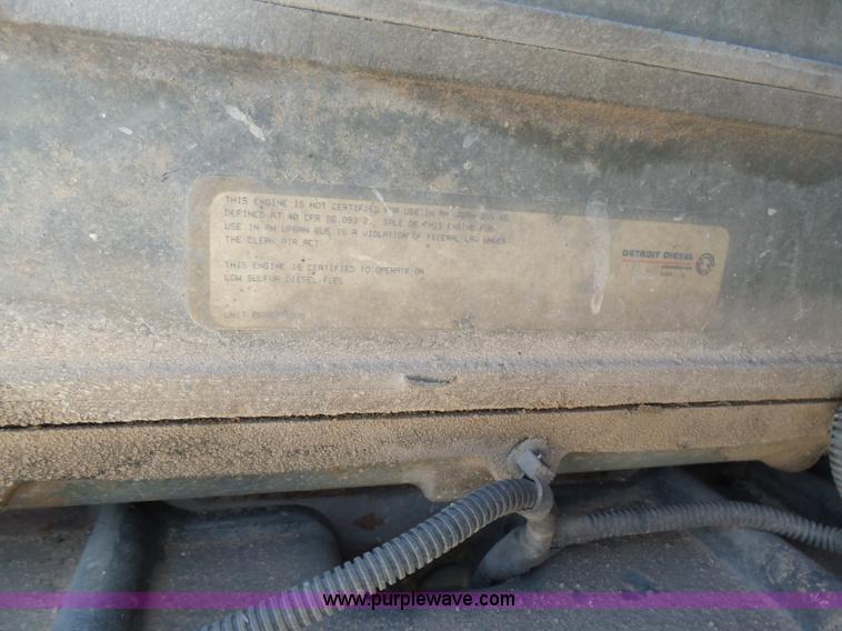 image for item J1260 2005 Freightliner Columbia semi truck