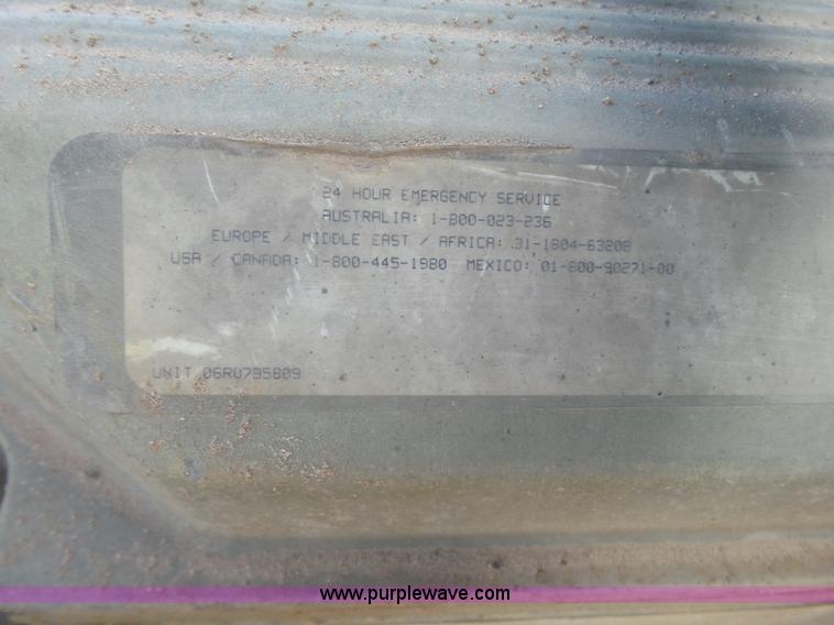 image for item J1260 2005 Freightliner Columbia semi truck