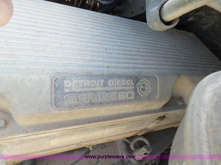 image for item J1260 2005 Freightliner Columbia semi truck