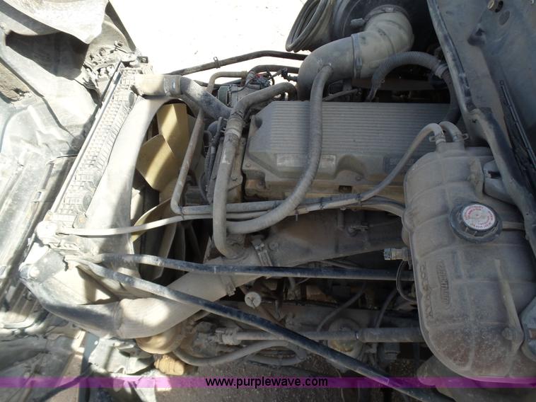 image for item J1260 2005 Freightliner Columbia semi truck