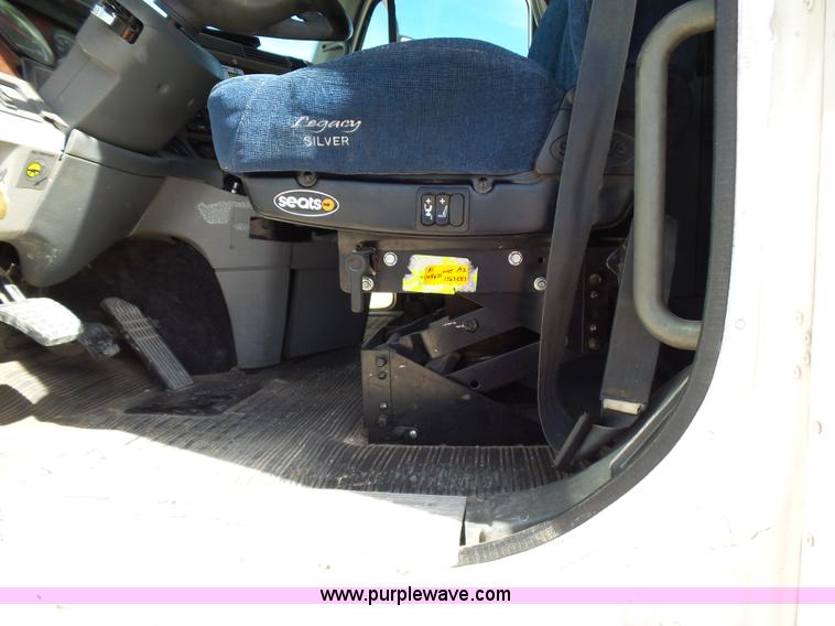 image for item J1262 1998 Freightliner Century Class semi truck