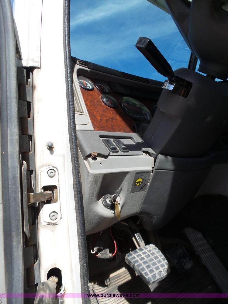 image for item J1262 1998 Freightliner Century Class semi truck