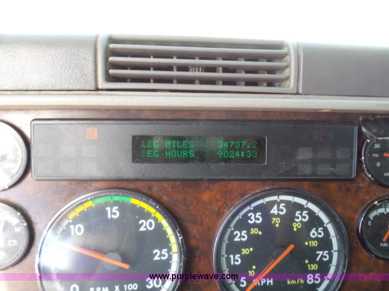 image for item J1262 1998 Freightliner Century Class semi truck