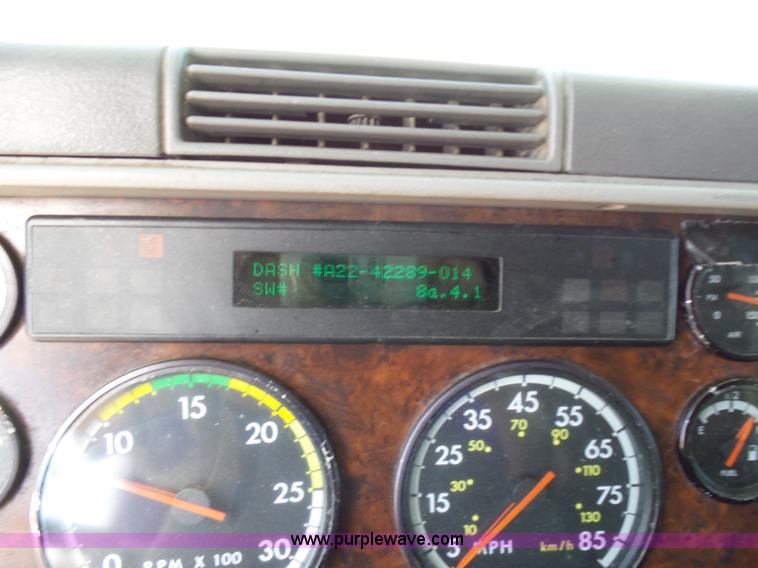 image for item J1262 1998 Freightliner Century Class semi truck