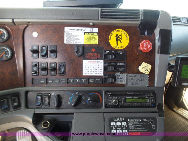 image for item J1262 1998 Freightliner Century Class semi truck