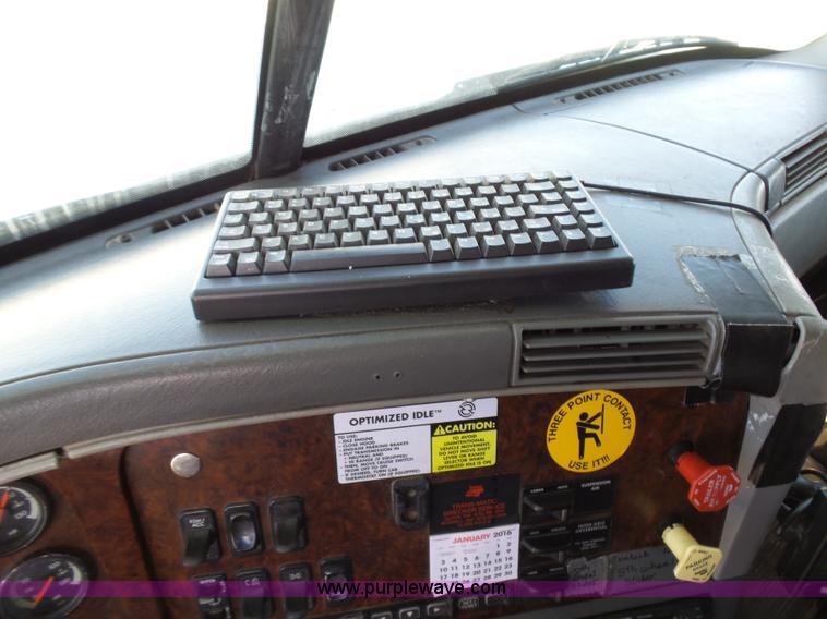 image for item J1262 1998 Freightliner Century Class semi truck