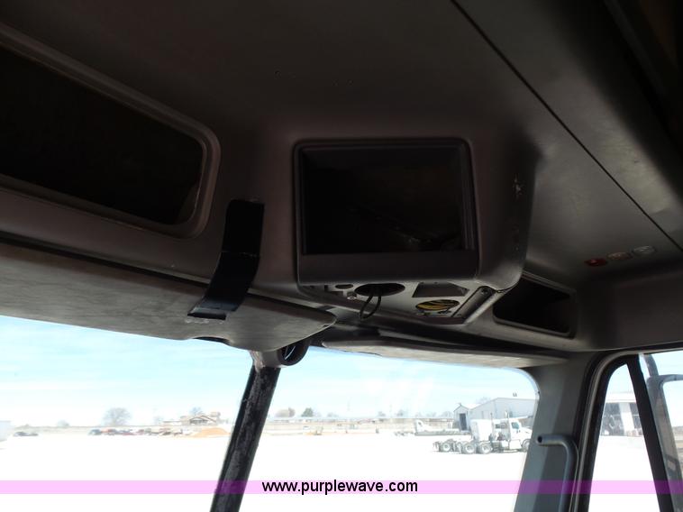 image for item J1262 1998 Freightliner Century Class semi truck