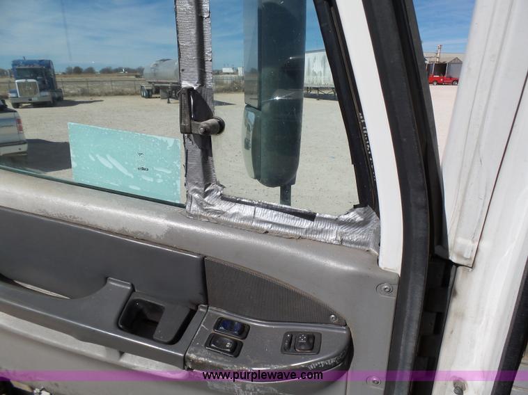 image for item J1262 1998 Freightliner Century Class semi truck