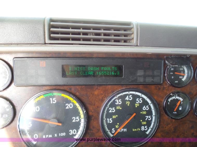 image for item J1262 1998 Freightliner Century Class semi truck