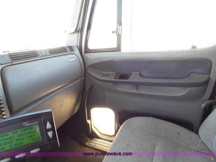 image for item J1262 1998 Freightliner Century Class semi truck