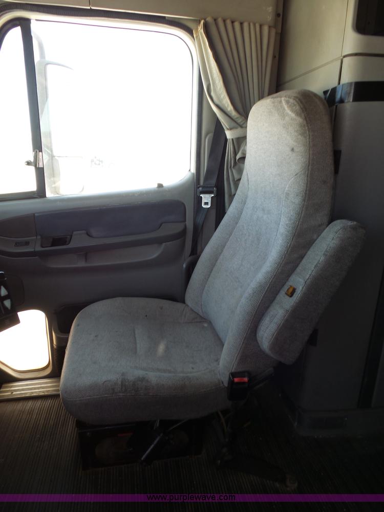 image for item J1262 1998 Freightliner Century Class semi truck