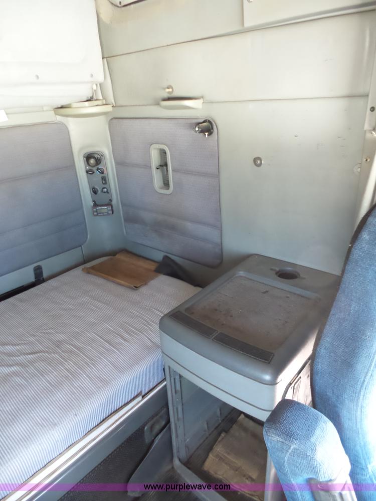 image for item J1262 1998 Freightliner Century Class semi truck