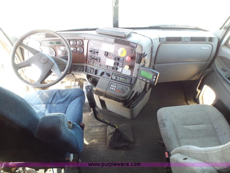 image for item J1262 1998 Freightliner Century Class semi truck