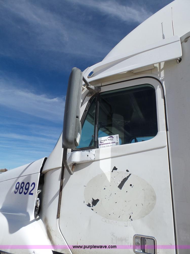 image for item J1262 1998 Freightliner Century Class semi truck