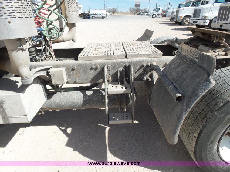 image for item J1262 1998 Freightliner Century Class semi truck