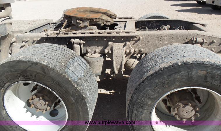 image for item J1262 1998 Freightliner Century Class semi truck