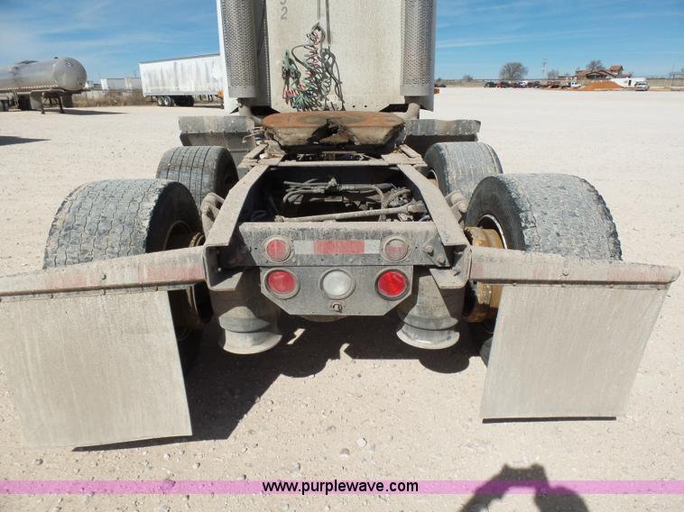 image for item J1262 1998 Freightliner Century Class semi truck