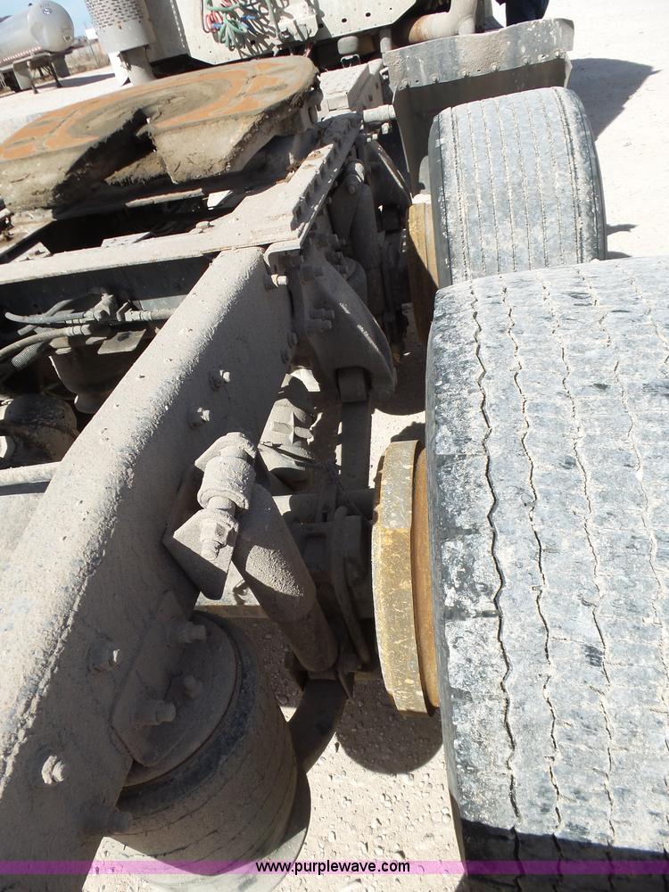 image for item J1262 1998 Freightliner Century Class semi truck