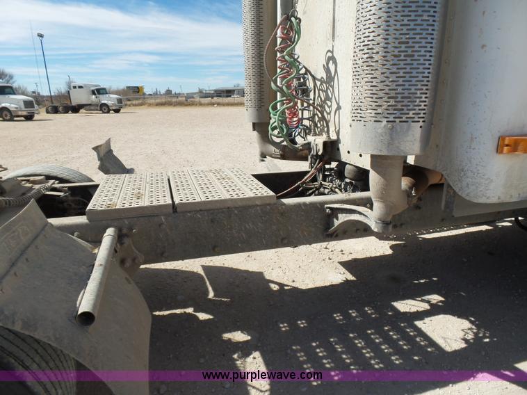 image for item J1262 1998 Freightliner Century Class semi truck