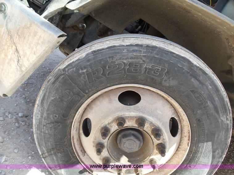 image for item J1262 1998 Freightliner Century Class semi truck