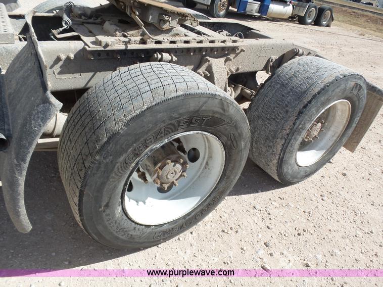 image for item J1262 1998 Freightliner Century Class semi truck