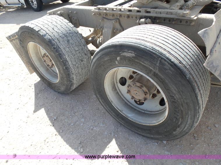 image for item J1262 1998 Freightliner Century Class semi truck