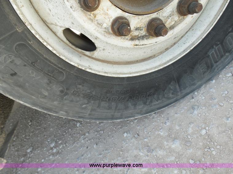 image for item J1262 1998 Freightliner Century Class semi truck