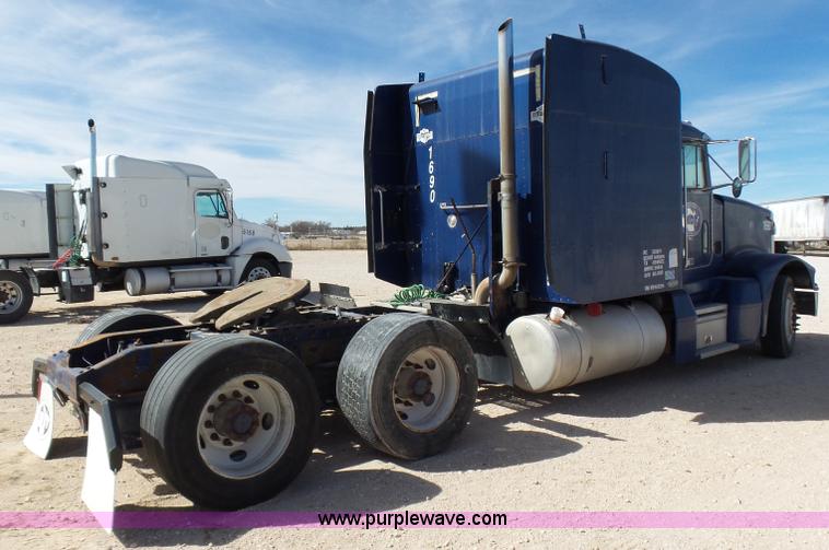 image for item J1263 1998 Peterbilt 377 semi truck