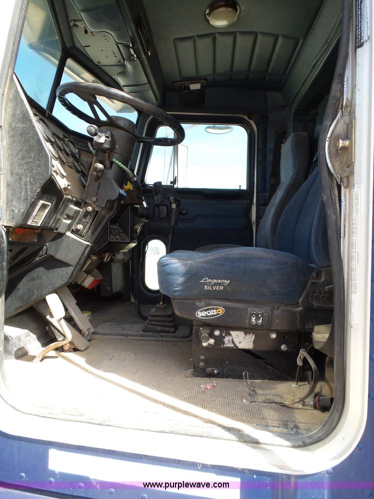 image for item J1263 1998 Peterbilt 377 semi truck