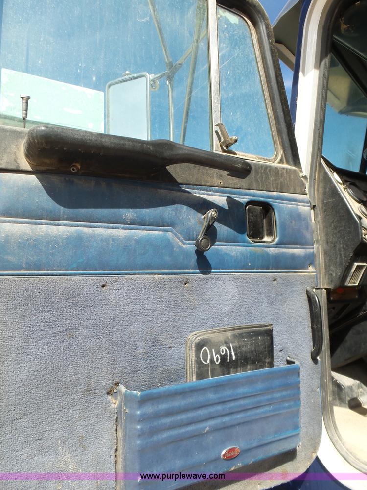 image for item J1263 1998 Peterbilt 377 semi truck