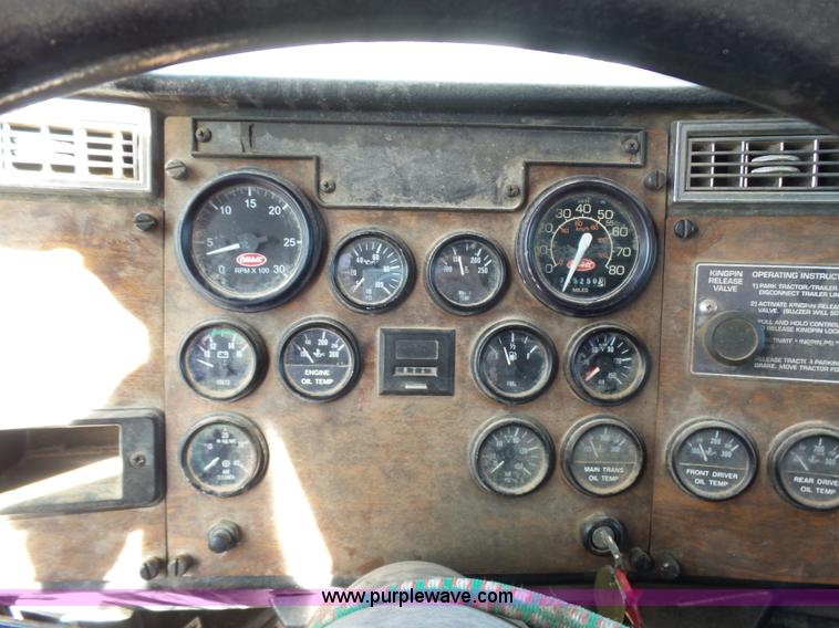 image for item J1263 1998 Peterbilt 377 semi truck