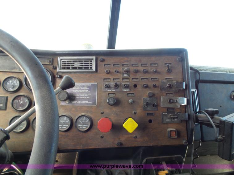 image for item J1263 1998 Peterbilt 377 semi truck