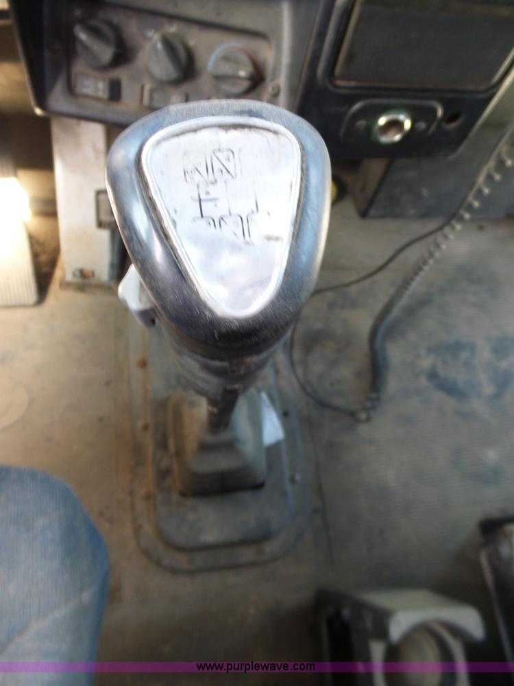 image for item J1263 1998 Peterbilt 377 semi truck