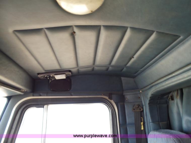 image for item J1263 1998 Peterbilt 377 semi truck