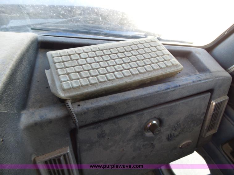 image for item J1263 1998 Peterbilt 377 semi truck