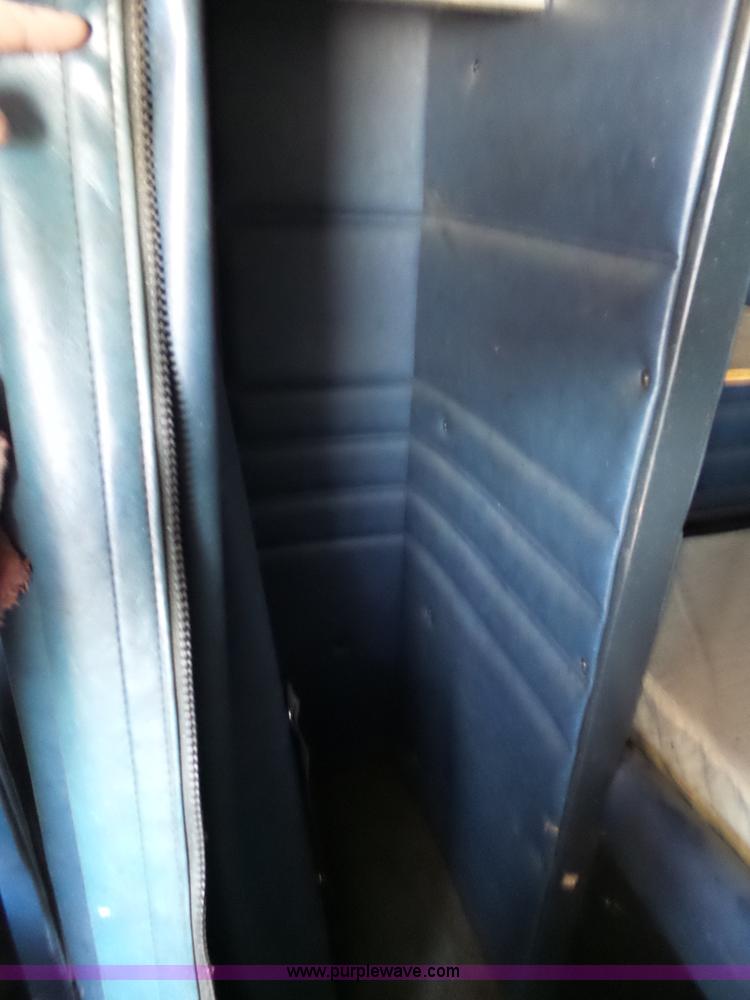 image for item J1263 1998 Peterbilt 377 semi truck