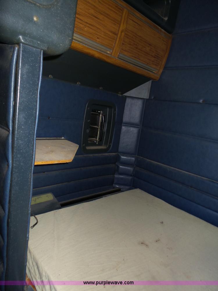 image for item J1263 1998 Peterbilt 377 semi truck