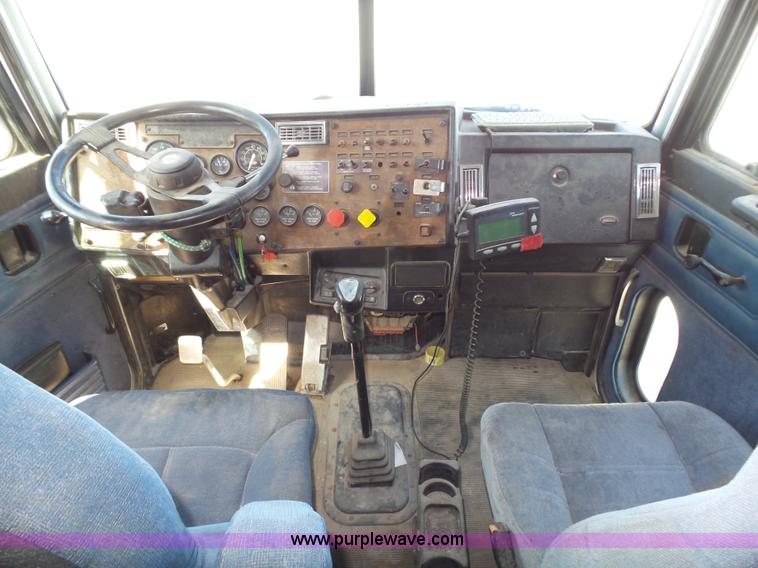 image for item J1263 1998 Peterbilt 377 semi truck