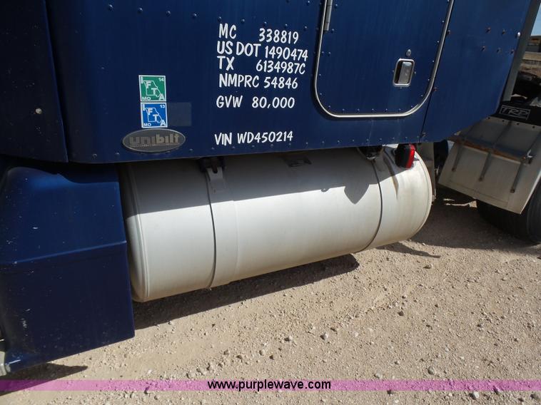 image for item J1263 1998 Peterbilt 377 semi truck