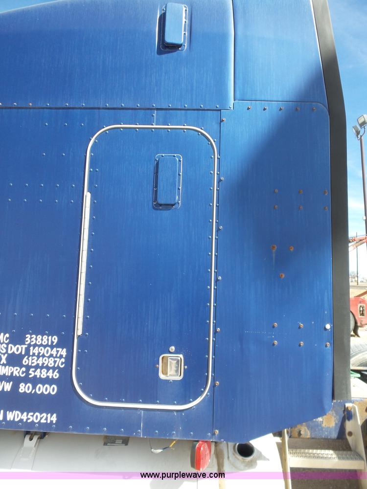 image for item J1263 1998 Peterbilt 377 semi truck