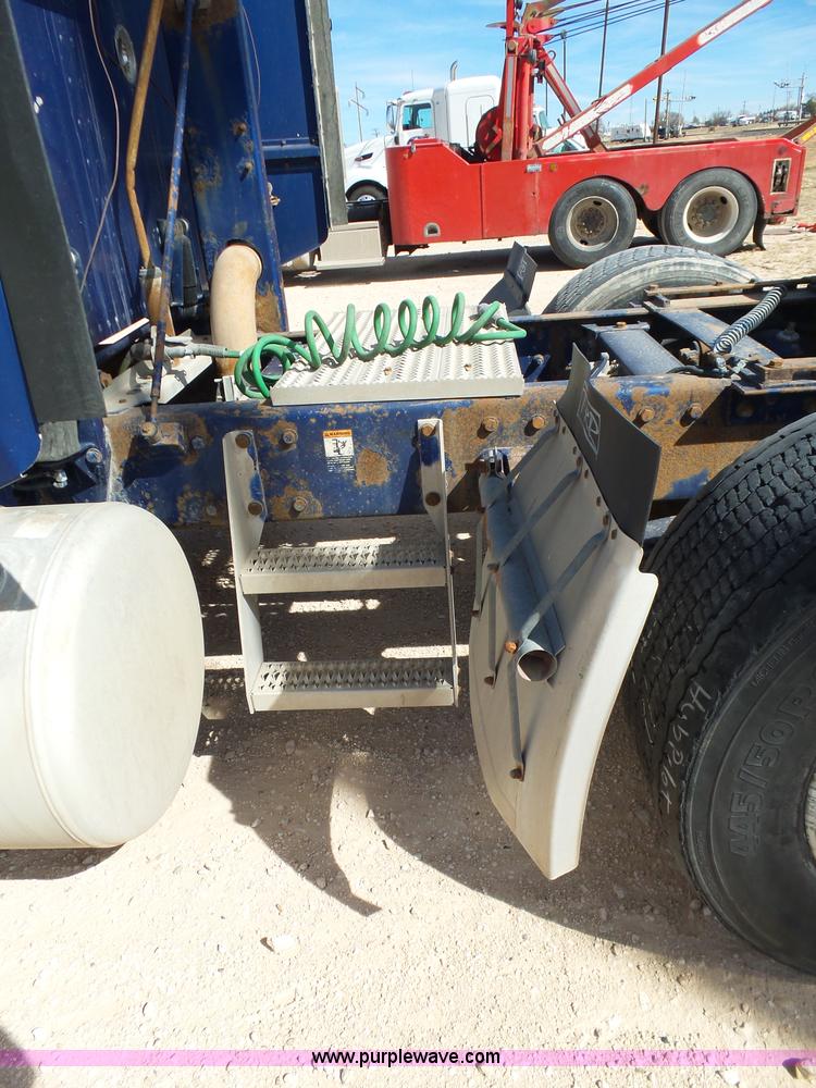 image for item J1263 1998 Peterbilt 377 semi truck