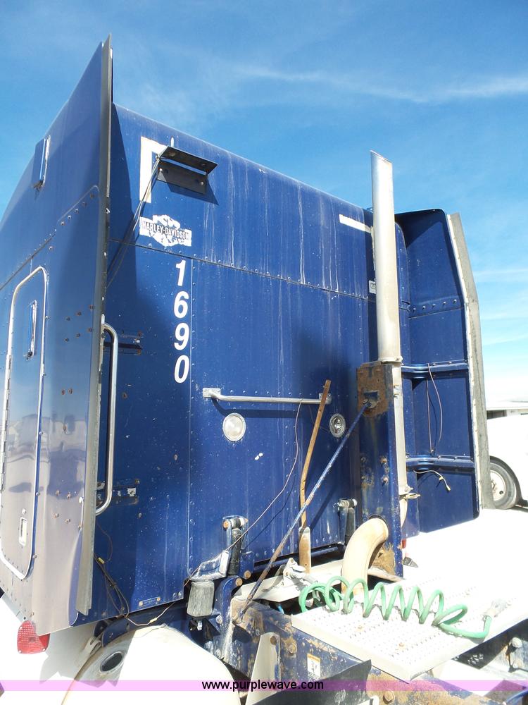 image for item J1263 1998 Peterbilt 377 semi truck