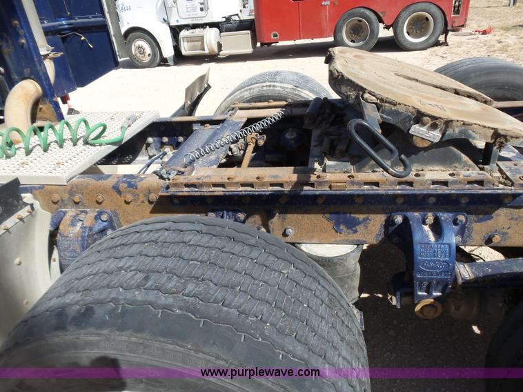 image for item J1263 1998 Peterbilt 377 semi truck