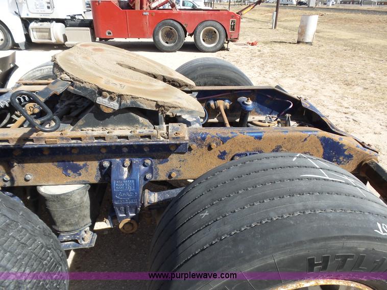 image for item J1263 1998 Peterbilt 377 semi truck