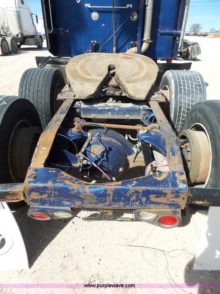 image for item J1263 1998 Peterbilt 377 semi truck