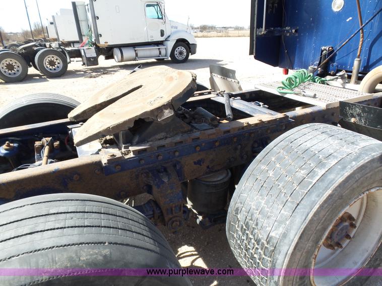 image for item J1263 1998 Peterbilt 377 semi truck