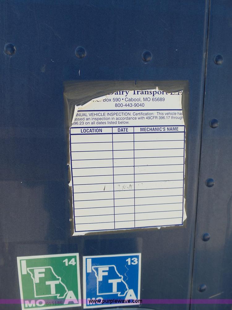 image for item J1263 1998 Peterbilt 377 semi truck