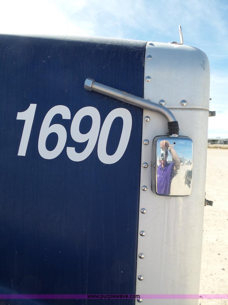 image for item J1263 1998 Peterbilt 377 semi truck